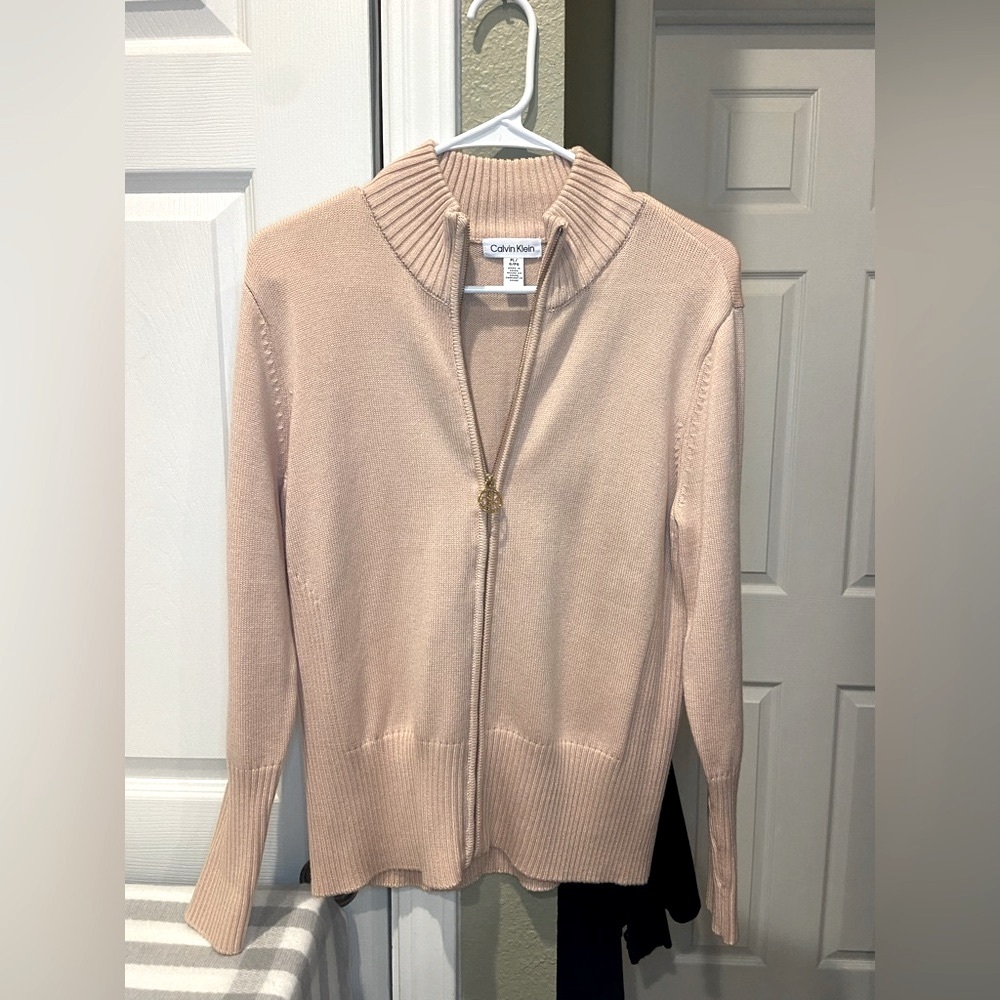 Calvin Klein Long Sleeve Zip up Sweater size L. NWOT